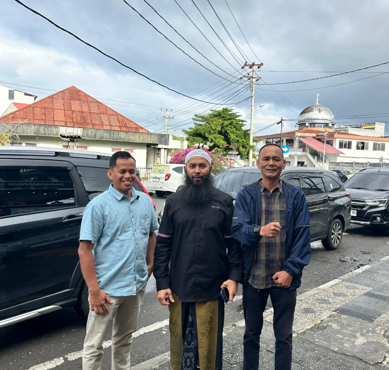 Syech Syafiq Riza Basalamah beserta rombongan - Foto 1